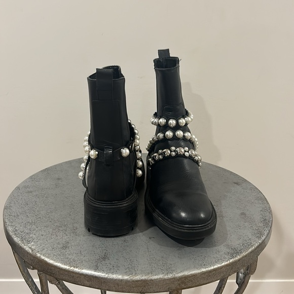 Black leather Zara Chelsea boots. Pearl and stud detail. Size 9US. Size 40 Euro - Picture 3 of 3